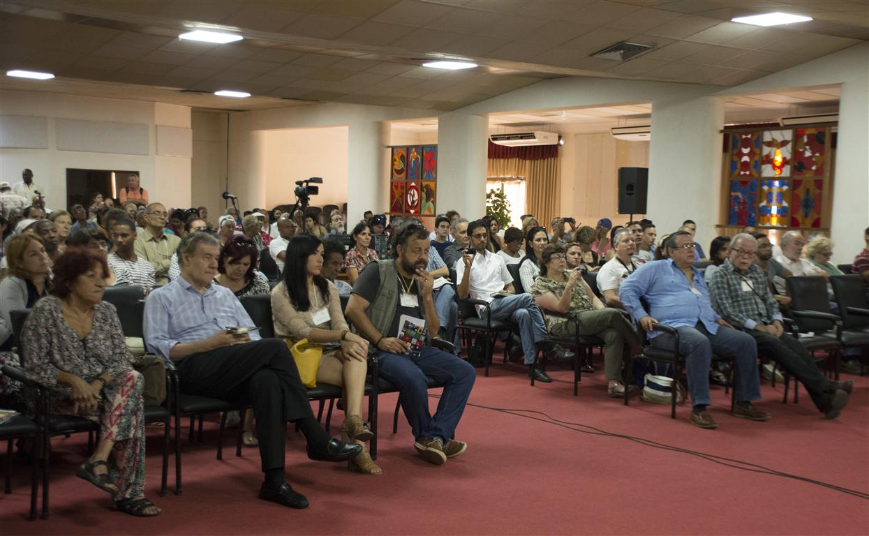 presentacion leal libros céspedes público3 (Medium)