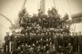 La tripulación del buque estadounidense Maine posa en grupo en 1898, poco antes de la fatal explosión