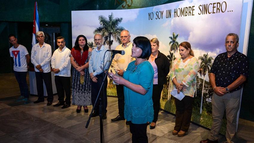 periodista-dina-lio-habla-en-nombre-de-homenajeados-acn (Small)