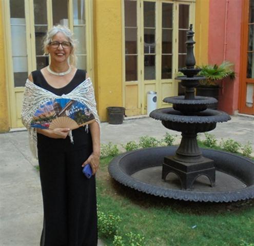 Ana en patio Casa del Alba (Small)
