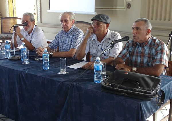 Intelectuales del patio y el invitado Fernando Javier Rodríguez Sosa compartieron con los asistentes al encuentro sobre la vida y obra del Historiador de La Habana. (Foto: Cultura espirituana)