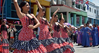Desfile inaugural de la XXV edición de las Romerías de Mayo, en la ciudad de Holguín. Foto: Juan Pablo Carreras/ ACN.