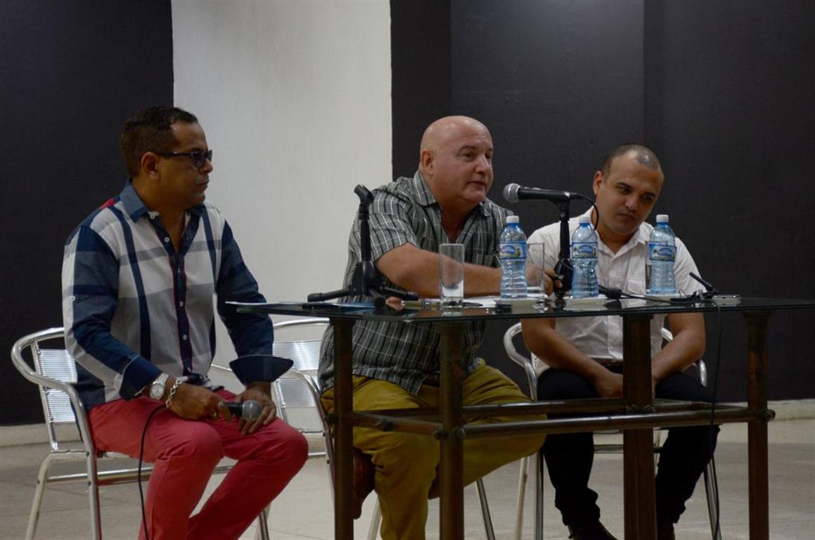 De izquierda a derecha, Felix Enrique Valle, Relaciones Públicas del ISA; Alexis Seijo y Michel Cruz, rector y vicerector respectivamente