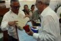 Orlando Vergés, director de la Casa del Caribe, entrega el Premio Internacional Casa del Caribe, al Dr. Eusebio Leal Spengler, Historiador de La Habana, en ceremonia celebrada en el Salón de los Vitrales de la Plaza de la Revolución de Santiago de Cuba, el 6 de julio de 2018.   ACN FOTO/Miguel RUBIERA JÚSTIZ/ogm