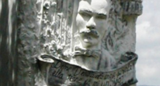 Detalle del monumento Bolívar y Martí en que se leen las palabras que escribió a Fausto Teodoro de Aldrey. Foto: Miozotis Fabelo Pinares