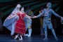 Viengsay Valdés como Kitri y Yansiel Pujada como Don Quijote en el Quijote del Ballet Nacional de Cuba. Foto: Teresa Wood/ DC Theatre Scene.