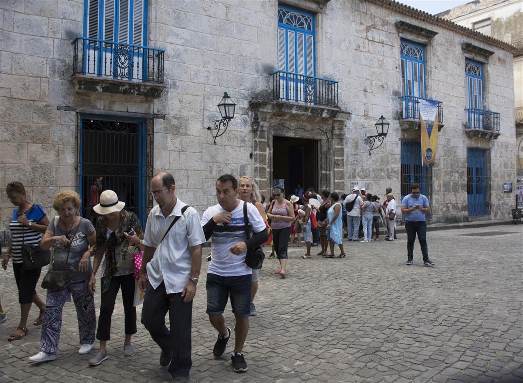salida para el andar desde museo arte colonial (Medium)