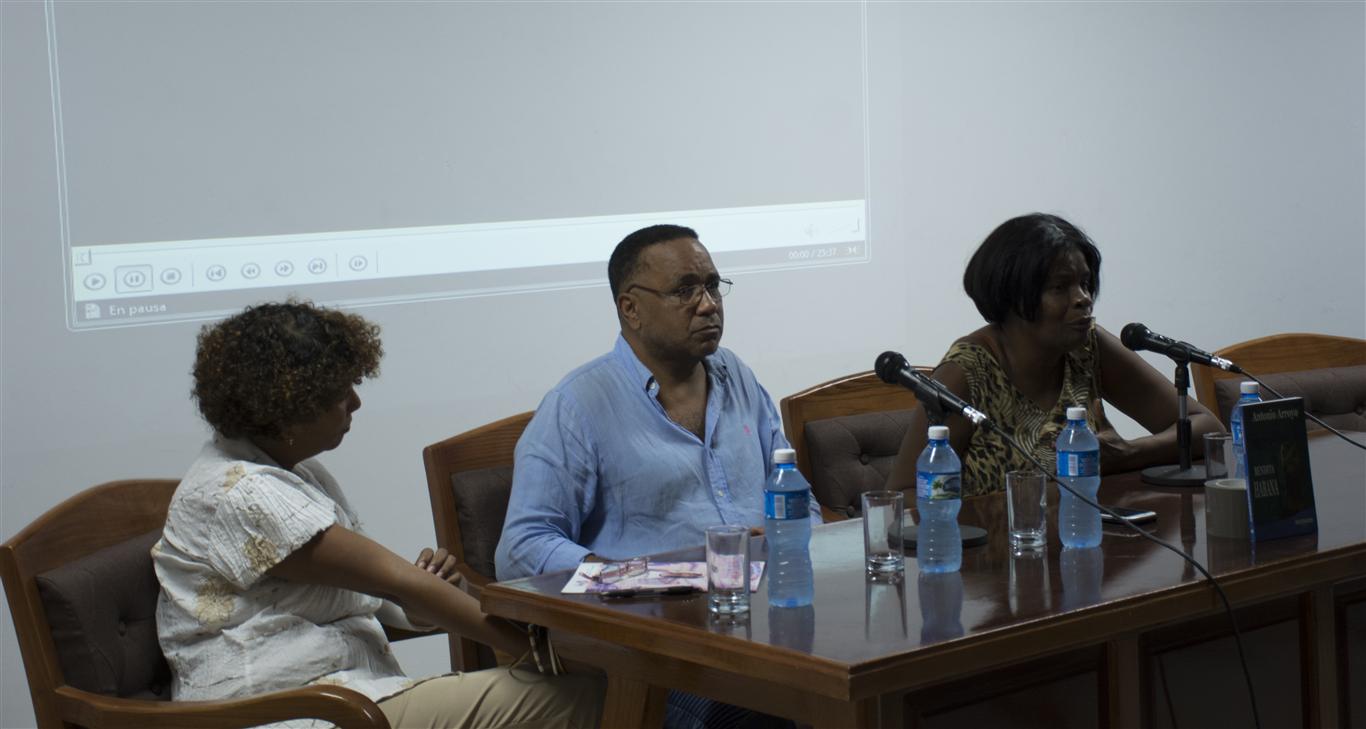 presentación del libro 3 directora editorial antonio y dulce maría sotolongo (Medium)