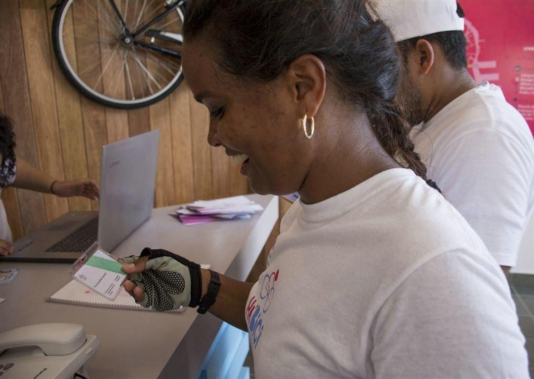 Lynne Zayas, de la empresa Restaura, es la primera cliente del servicio Ha'Bici