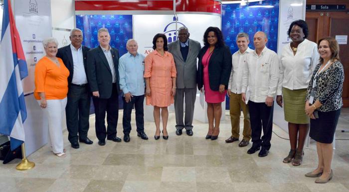  Ocho nuevos diputados, electos recientemente en siete municipios, tomaron posesión en una ceremonia a la cual asistieron los demás parlamentarios. Foto: tomada del Facebook de la Asamblea Nacional Foto: Tomada de Facebook 