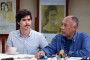 El cineasta cubano Rigoberto López (D), director de la película El Mayor, junto al actor Daniel Romero Pildain, protagonista del filme, en conferencia de prensa en la ciudad de Camagüey, el 16 de enero de 2018. Foto: Rodolfo Blanco/ ACN.