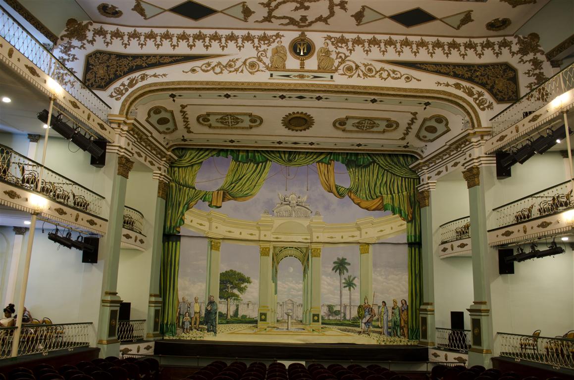telón teatro martí 2 (Medium)