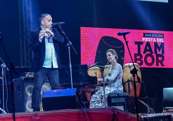 Maraca y Laura de los Ángeles en la Fiesta del Tambor. Foto: Ariel Cecilio Lemus/ Cubadebate.