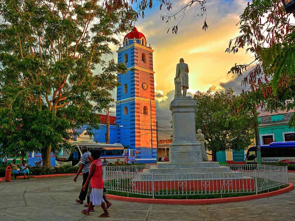 La ciudad de Sancti Spíritus, un lugar lleno de colores y genuinos estilos arquitectónicos coloniales. (Abel Rojas Barallobre / Cubahora)