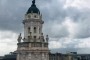 Un ángel observa La Habana vivir en lo acelerado de los tiempo actuales, mientras el Gran Teatro Alicia Alonso se infiltra en la cotidianeidad de los que llegan a sus puerta, a los que caminan constantemente las calles aledañas.