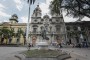 El conjunto arquitectónico está integrado por la iglesia (centro), Universidad de Antioquia, (izquierda) y el Claustro de Comfama. Foto Robinson Sáenz