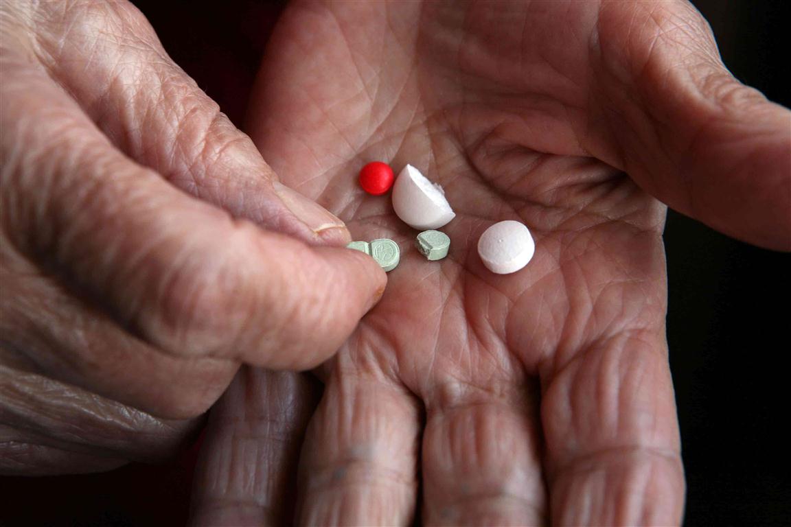 Controla-el-uso-de-fármacos-en-la-tercera-edad-a-tu-salud (Medium)