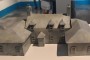 Dentro de la exposición se encuentran cuatro pequeñas esculturas de casas escocesas que reflejan las diferentes estaciones del año