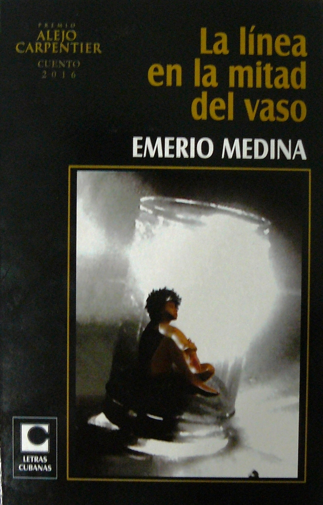 La línea en la mitad del vaso}