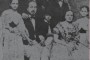 De pie y con bigotes, Ignacio Agramonte aparece junto a sus padres y a sus hermanos Enrique, Francisca, Loreto y Mariana.
De pie y con bigotes, Ignacio Agramonte
aparece junto a sus padres y a sus hermanos Enrique, Francisca,
Loreto y Mariana.