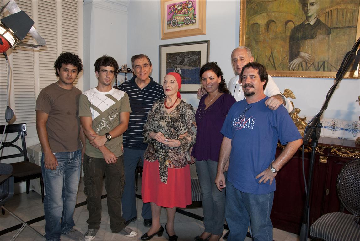 El equipo de producción durante el rodaje con Con Alicia Alonso y Pedro Simón 