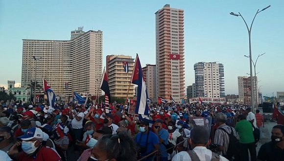 El pueblo de La Habana sale en defensa de la Revolución. Foto: Oscar Figueredo/Cubadebate.