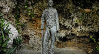 Estatua de José Martí, joven y prisionero. El nombre de la escultura es “Preso 113” (Foto: Marcia Ríos)