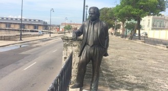 6-Escultura de Nicolás Guillén en Paseo de Paula, junio 2021