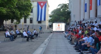 Presidente cubano intercambia con jóvenes en la Universidad de La Habana. Foto: Presidencia de Cuba