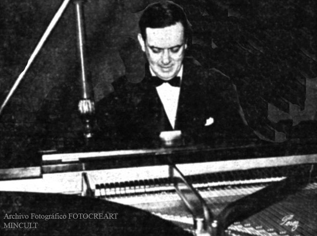 Lecuona-toca-el-piano