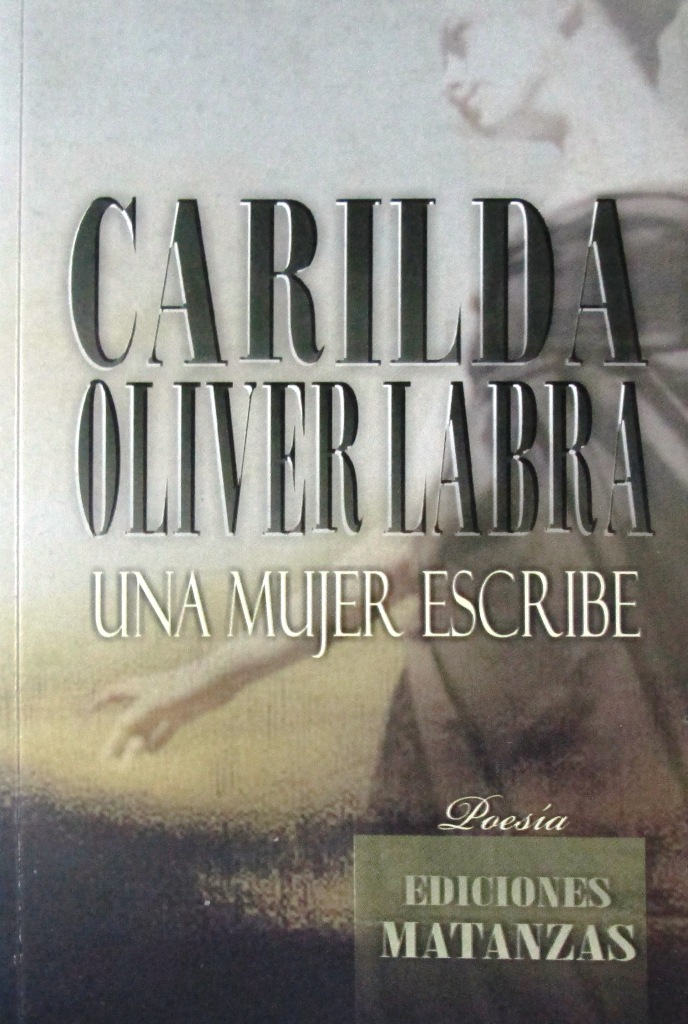 Una mujer escribe