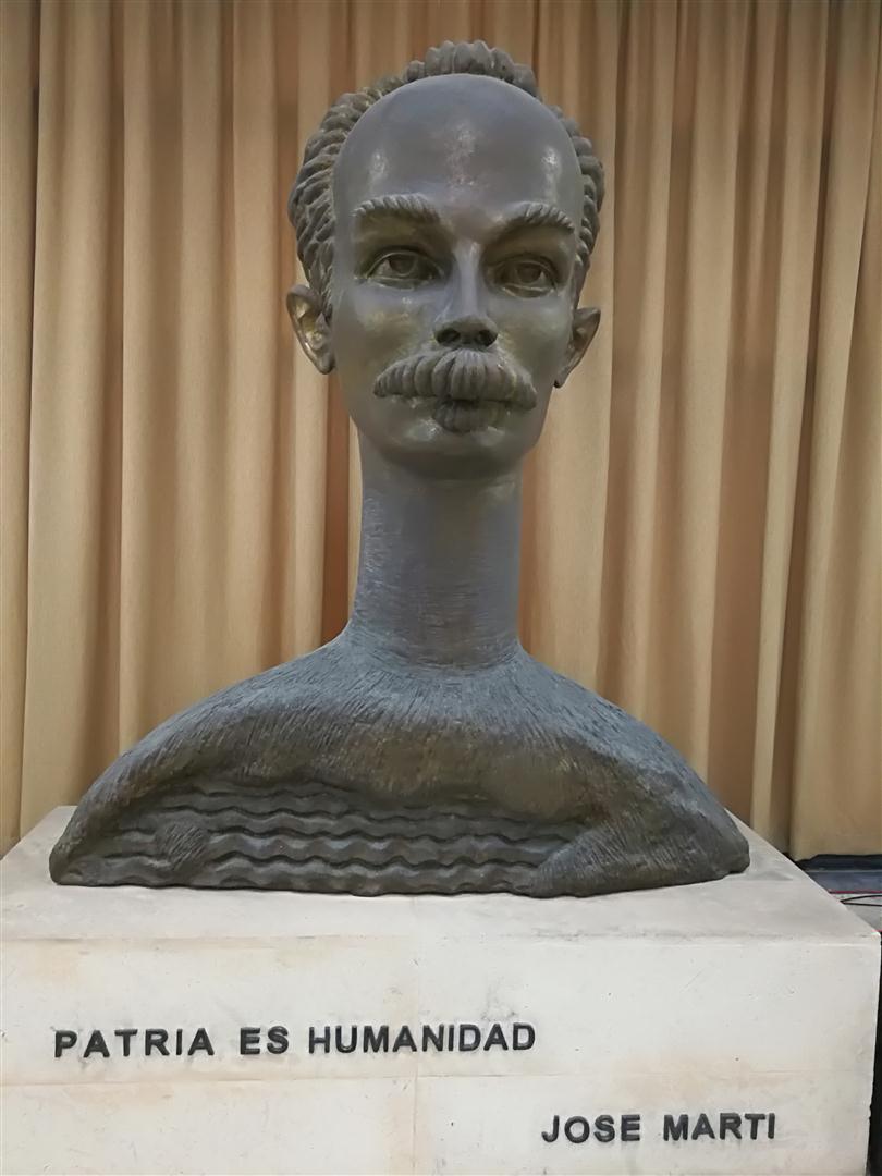 Busto de la Bibiloteca Nacional José Martí