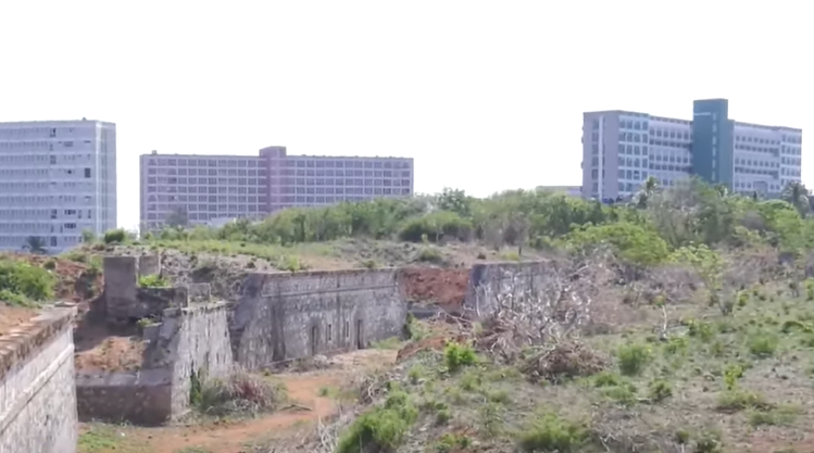 Vista de la Batería y al fondo el Reparto Camilo Cienfuegos