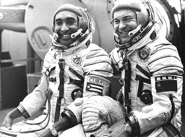 arnaldo-tamayo-and-yuri-romanenko