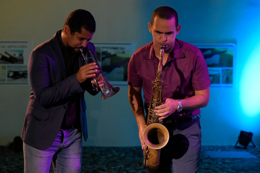 Janio Abreu junto al trompetista Yasek Manzano