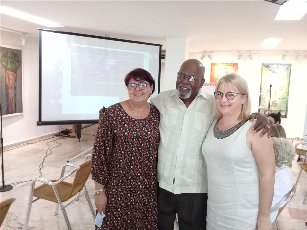 Magda y Odalys junto a Rensoli (Medium)