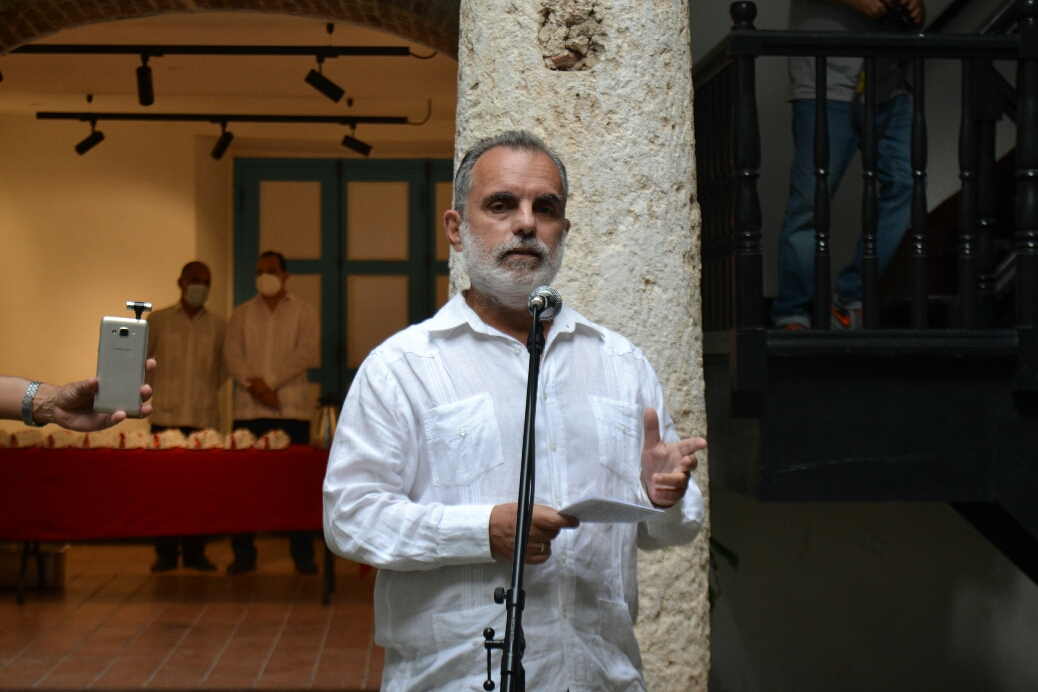 Argel Calcines en la presentación de la exposición Oda al Maestro_copy_1038x692