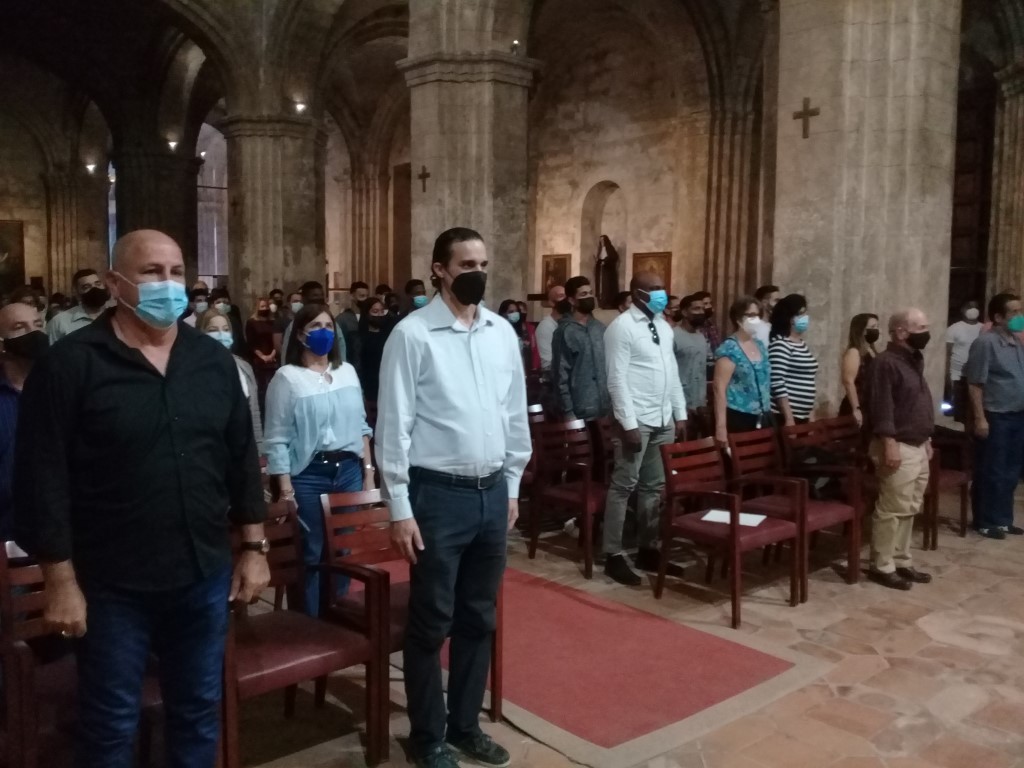 Profesores y alumnos en Acto de Graduación Escuela Taller de La Habana (Mediano)