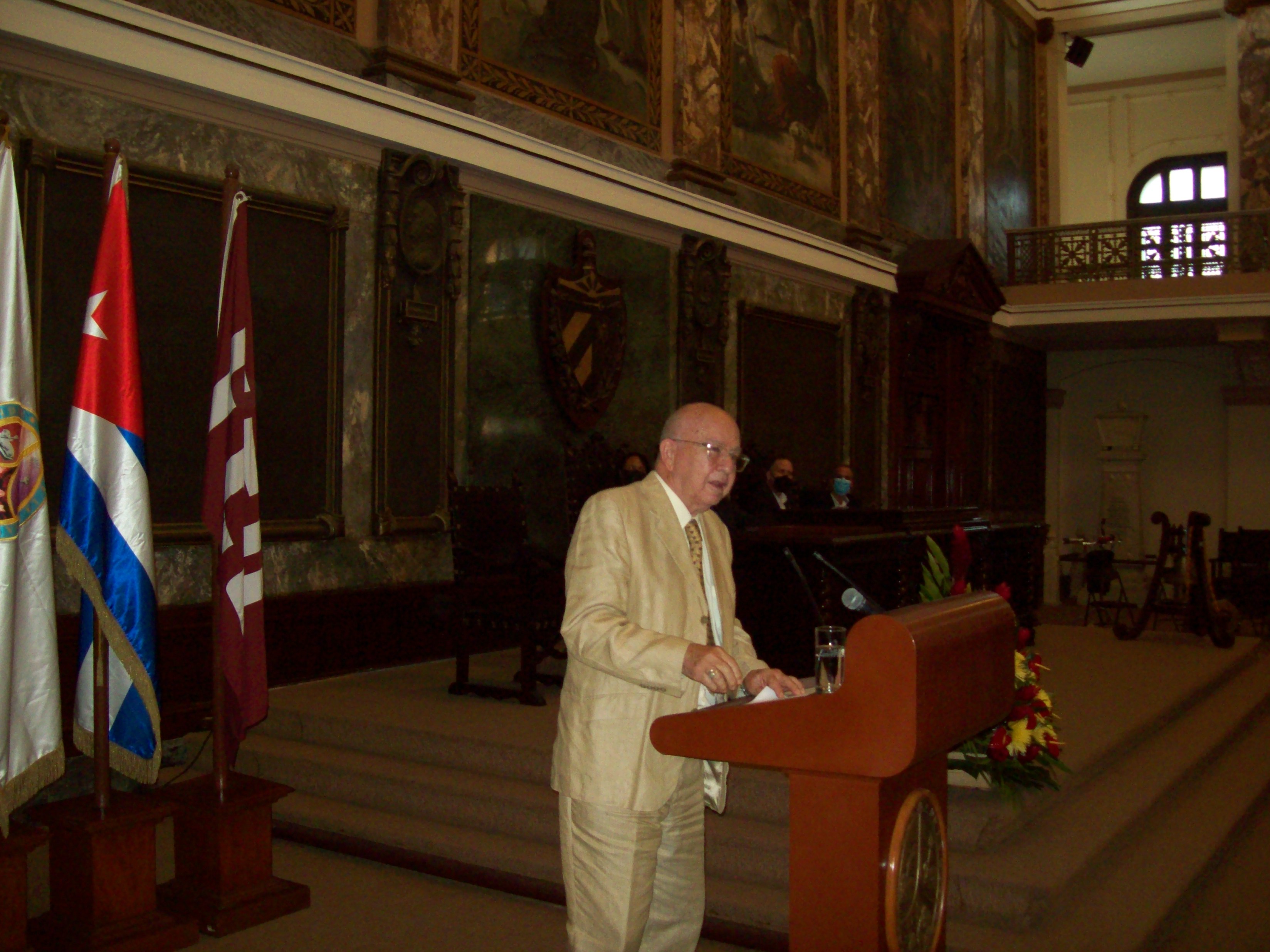 Miguel Barnet en sus palabras en el Aula Magna