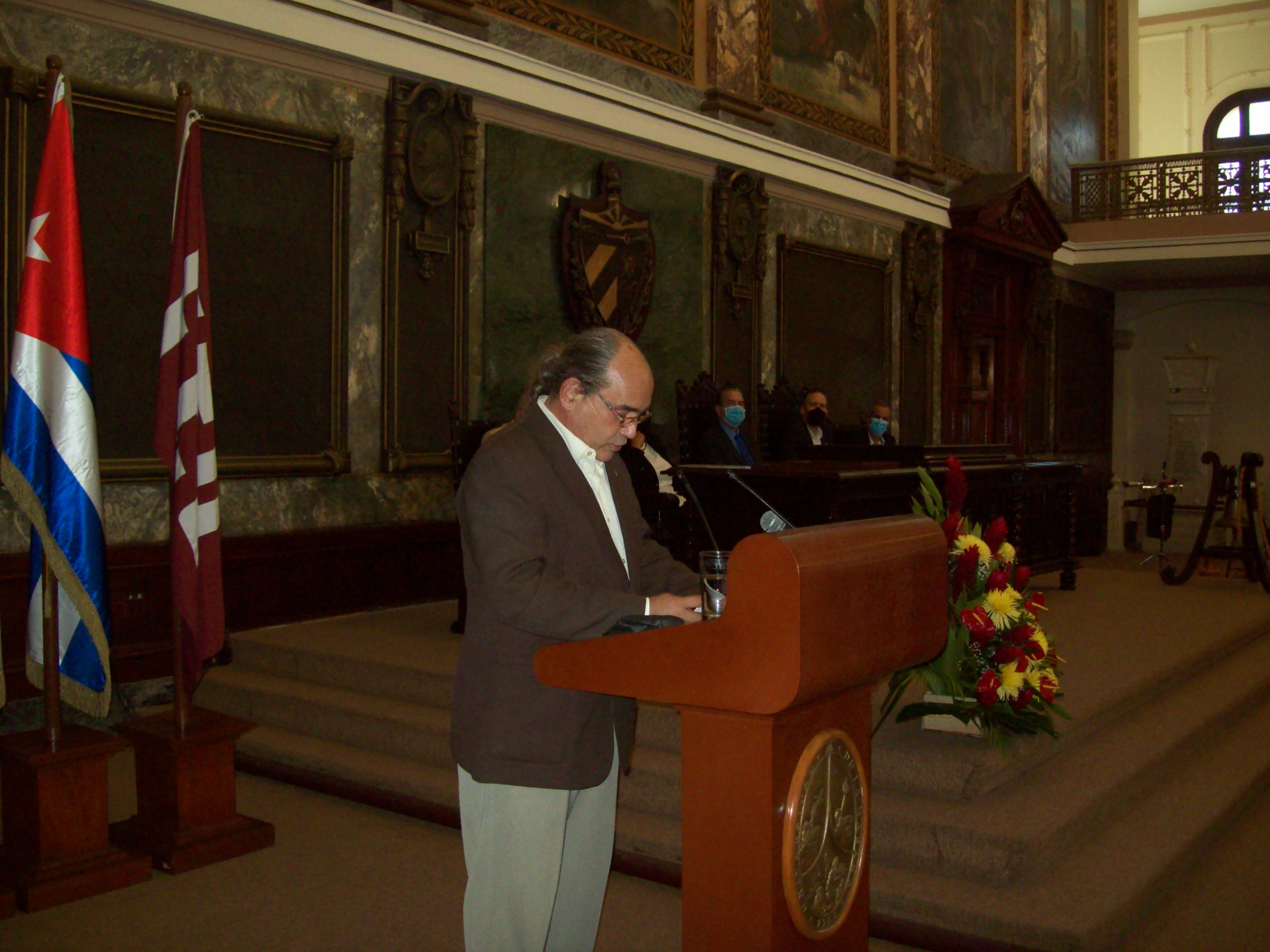 Vice Rector y Decano de Artes Alejandro Sanchez elogia y cita la obra de Miguel Barnet