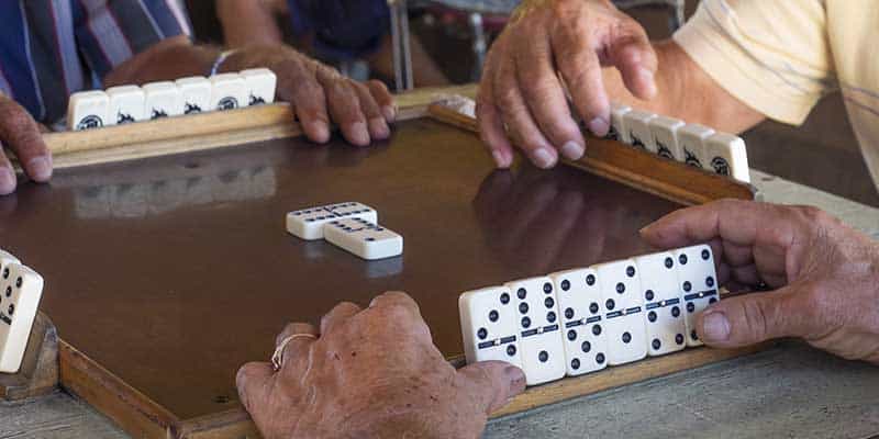 Traición Traducción cumpleaños Emisora Habana Radio » El dominó, a lo cubano (I)