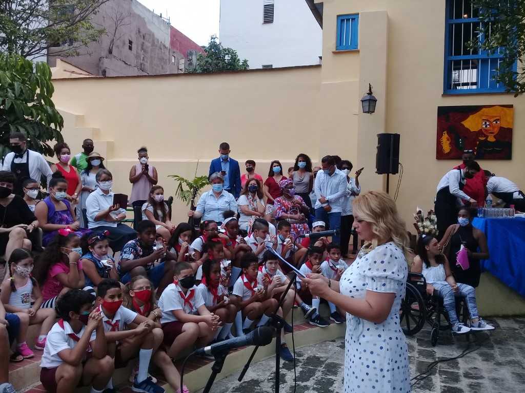 Embajadora de Rumanía Theodora Doris Mircea pronuncia sus palabras en actividad Casa Natal José Martí (Mediano)