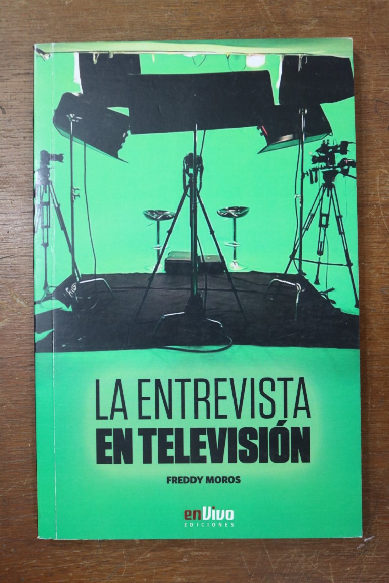 La entrevista en televisión (Mediano)