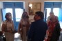 Perla Rosales comparte con mujeres del cuerpo diplomatico en Casa Natal José Martí (Mediano)