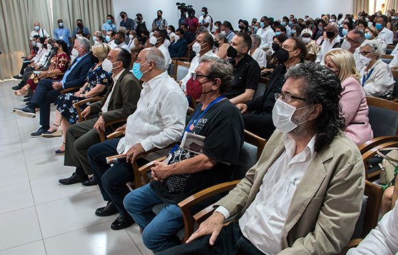 Participantes en la inauguración de la XXX Feria Internacional del Libro de La Habana. Foto: Abel Padrón Padilla/ Cubadebate.
