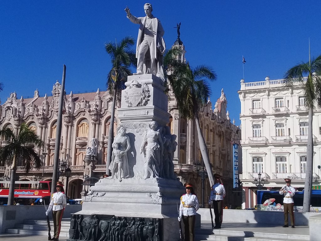 Comienzo de la Ceremonia de la Festividad de España (Mediano)