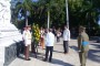 Embajador de España Ángel Martin coloca ofrenda floral (Mediano)