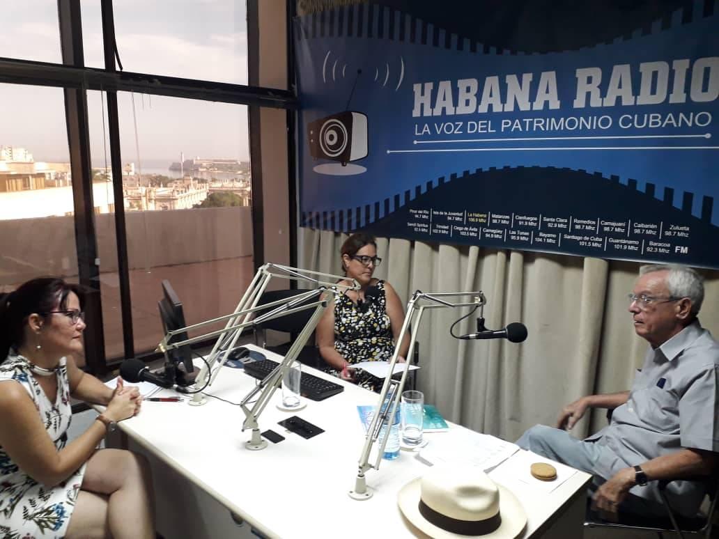 Eusebio Leal en el programa "Ciudad Vida" de Habana Radio. Foto: Onedys Calvo