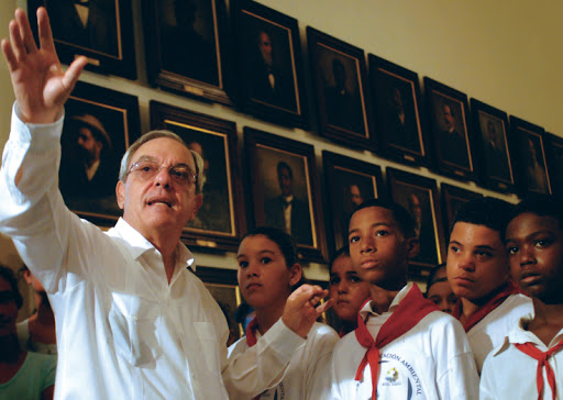 leal y alumnos de las aulas museos, foto nestor marti