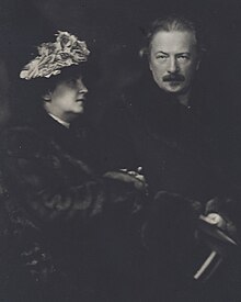 Ignacy_Paderewski_z_zona._1915-1918_(344759)_(cropped)